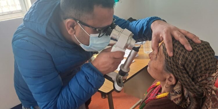 खोटाङः एक हजार १३७ जनाको आँखाको परीक्षण, ६४ जनामा को मोतिविन्दुको शल्यक्रिया