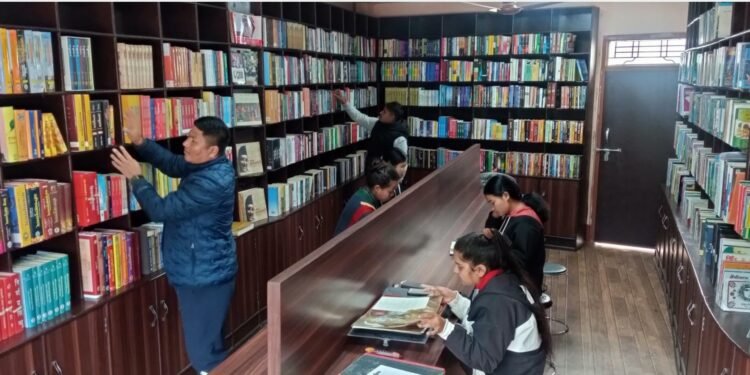 पढ्ने बानी बसाल्न गाउँमै सार्वजनिक पुस्तकालय
