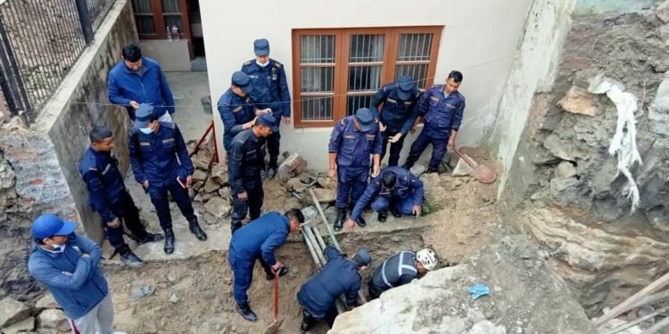 घरको जग खन्ने क्रममा पुरिएर एकजना मजदुर घाइते, अवस्था गम्भीर