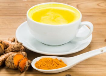 यस्ता छन् दुधमा बेसार मिसाएर पिउनुका फाइदै फाइदा