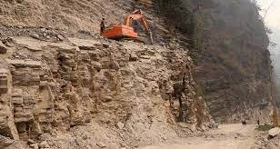 नारायणगढ–मुग्लिन सडकमा पुल निर्माणका लागि भित्तो काट्न सकस