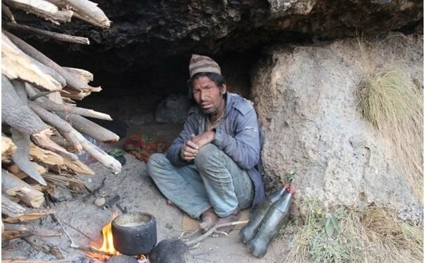 एकवर्षदेखि ओढारको बास