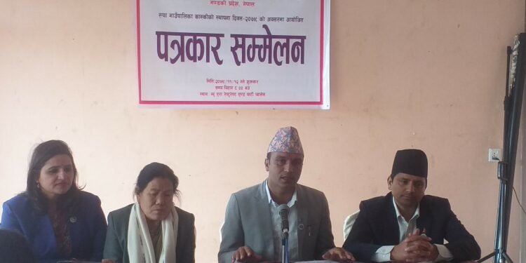 शहरतिर वसाइँ सरेका परिवार गाउँ फर्कन थाले