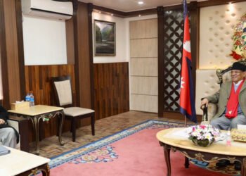 प्रचण्ड-ओलीबीच बालुवाटारमा छलफल