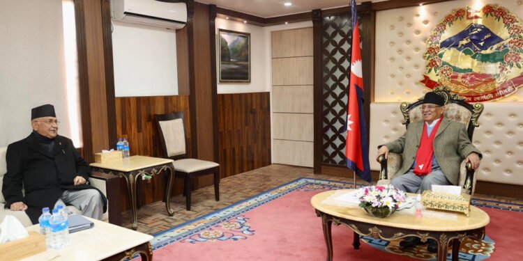 प्रचण्ड-ओलीबीच बालुवाटारमा छलफल