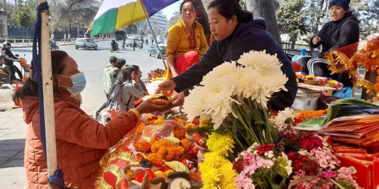 पूजाको सामान बिक्री गरेर मासिक ७० हजारसम्म आम्दानी