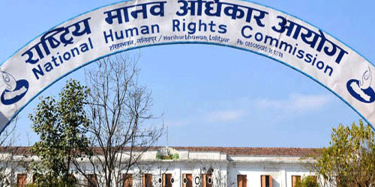 चिकित्सकमाथि दुव्र्यवहार गर्ने सुरक्षाकर्मीलाई कारबाही गर्न आग्रह