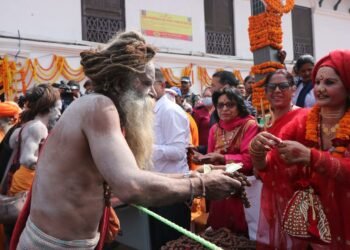 महाशिवरात्रीमा सहभागी हुन आएका साधुसन्तको दक्षिणासहित (फोटो फिचर)