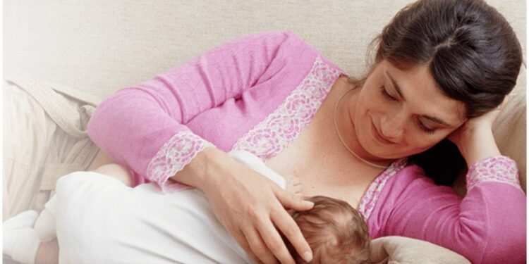 हेल्थ टिप्सः स्तनपान गराउनु बच्चा र आमा दुवैका लागि अमृतसमान