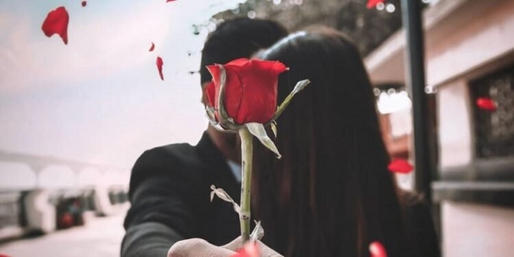 आज भ्यालेन्टाइन्स डे अर्थात् प्रणय दिवस, विश्वभर प्रेम साटासाट गरेर मनाइँदै