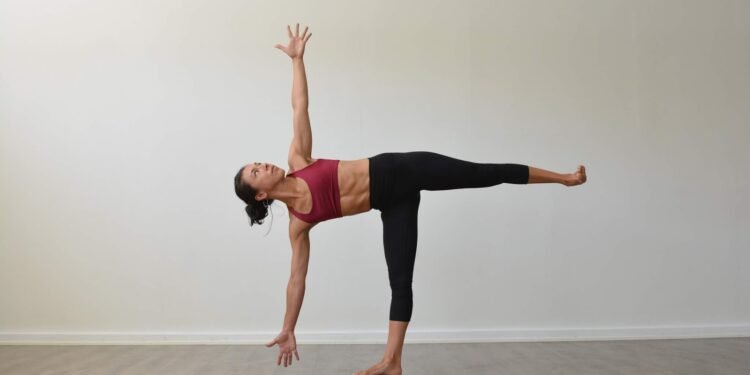 हेल्थ टिप्सः अर्धचन्द्रासन योगाबाट हुने लाभ