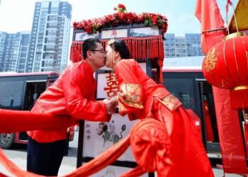 चीनले द्रुत रूपमा घट्दो जनसंख्यालाई नियन्त्रण गर्न ‘दुलहीको मूल्य’ प्रथालाई निरुत्साहित गर्दै