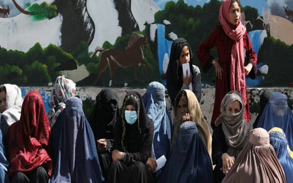 अफगानिस्तानका महिलाहरूलाई काम गर्न प्रतिबन्ध लगाएपछि आर्थिक संकट निम्तिदैँ