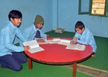 सुस्त श्रवण भएका व्यक्ति पढ्ने विद्यालयलाई आर्थिक समस्या