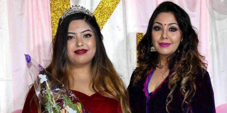 कसको प्रेममा छिन् करिश्माकी छोरी कविता ?