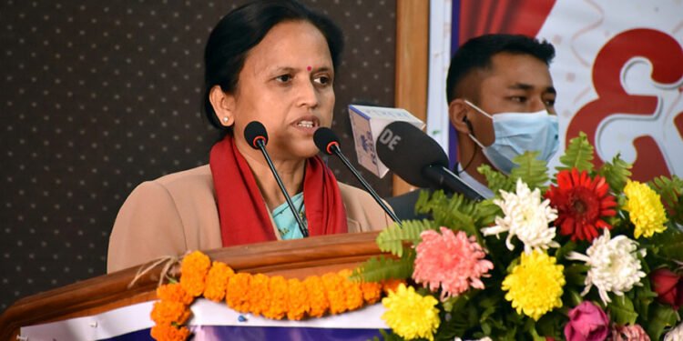 स्वास्थ्य सेवा सुधार्न सञ्चार प्रविधिको प्रयोग बढाऔं : मन्त्री शर्मा