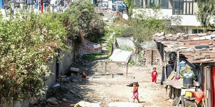 अवरोध हटे पनि अलमलमा परेको सर्भिस लेन