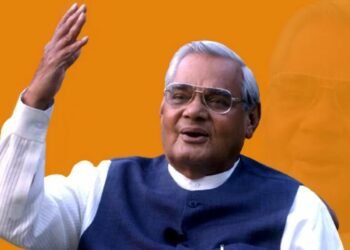 काँधमा काँध मिलाएर, कदमसँग कदम मिलाएर हामीले जीवन यात्रालाई ध्येय सिद्धिको शिखरसम्म पु-याउनु छ – अटलबिहारी बाजपेयी