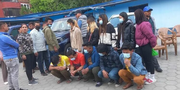 पक्राउ परेका चिनियाँ नागरिकले प्रहरी कार्यालयमै गरे नाराबाजी