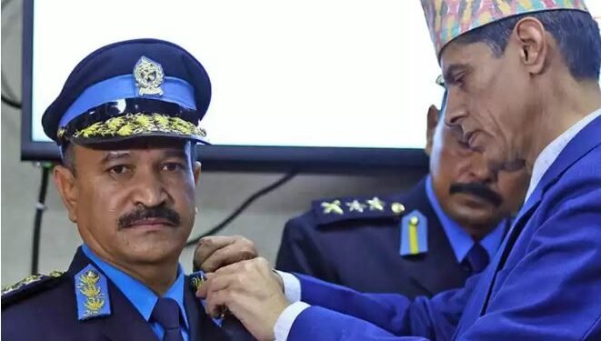 महानिरीक्षक कुँवरलाई दर्ज्यानी चिन्ह प्रदान