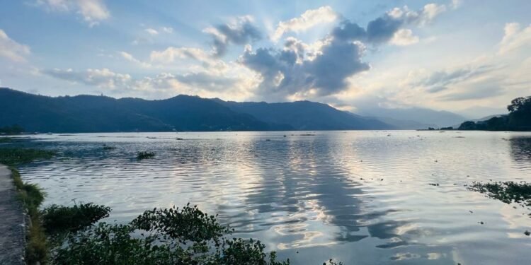 पोखराको फेवातालमा डुंगा पल्टिँदा एक महिलाको मृत्यु