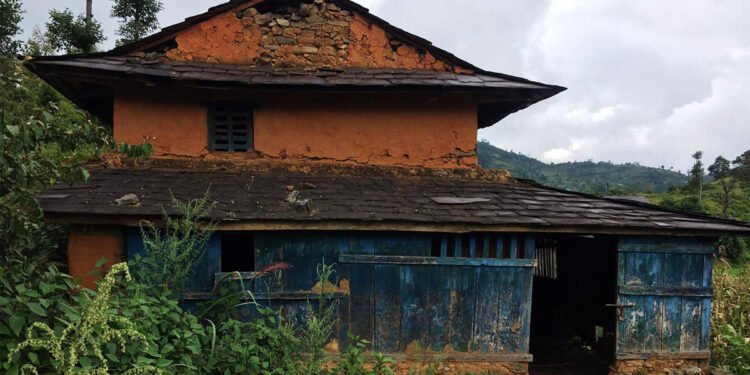 गाउँ रित्तिए, बजार भरिए !