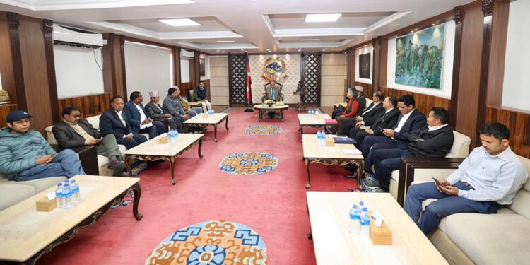 प्रधानमन्त्रीको अध्यक्षतामा माओवादी घटकको बैठक : सामूहिक दबाबका कार्यक्रम घोषणा