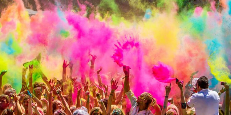 आज फागुन पुर्णिमा अर्थात होली मनाइँदै, पहाडी जिल्लामा सार्वजनिक विदा