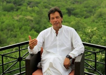 घरमा प्रहरी आएपछि इमरान खान भागे