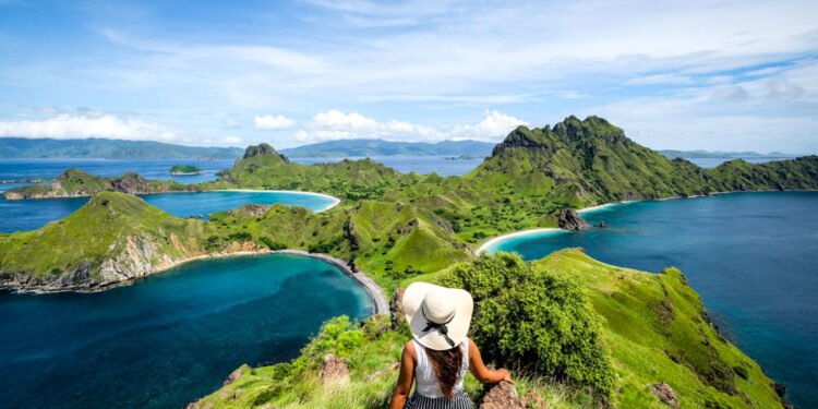 इन्डोनेसियामा निर्वस्त्र तस्वीर खिच्ने रुसी पर्यटकलाई देश निकाला