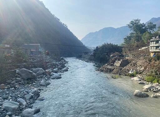 साँघुरिँदै कालीगण्डकी नदी : हराउँदै मौलिक स्वरुप