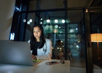 रातको समय काम गर्नुहुन्छ भने अपनाउनुस् यी टिप्स !