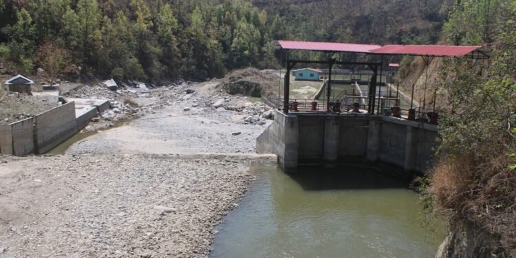 खोटाङमा खोलै सुकाएर विद्युत् उत्पादन गरेपछि स्थानीयको विरोध