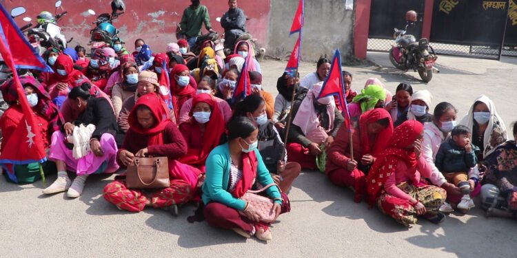 आलेख : ऋणका लागि ऋणबाट ग्रसित छन् महिला