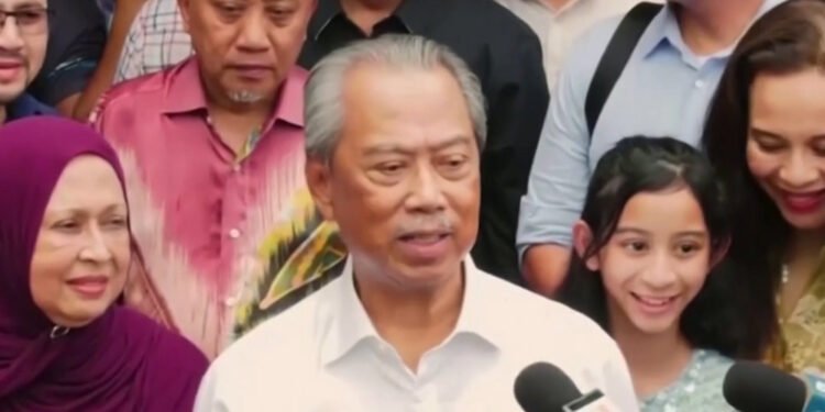 मलेसियाका पूर्वप्रधानमन्त्री मुहिद्दीनविरुद्ध शक्ति दुरुपयोग र सम्पत्ति शुद्धीकरणको मुद्दा