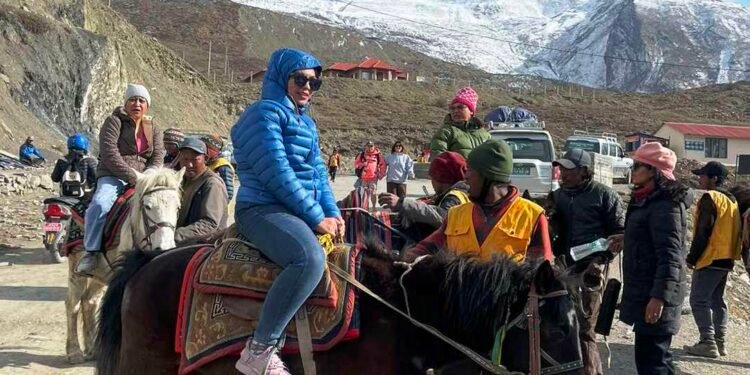 मुस्ताङमा चिसो घट्दै , पर्यटक बढ्दै