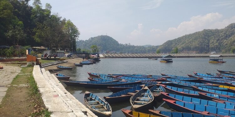 पर्यटक मौसममा पनि बेगनास सुनसान