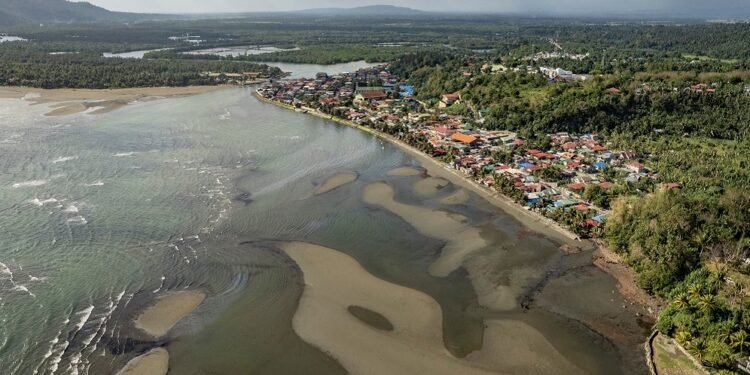 फिलिपिन्समा तेल चुहावट, झण्डै एक लाख मानिस प्रभावित