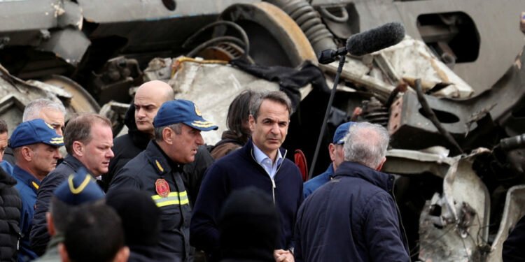 प्रधानमन्त्रीले रेल प्रदर्शनकारीसँग मागे माफी