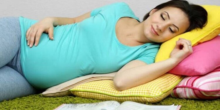 गर्भावस्थामा किन बिग्रिन्छ निन्द्रा ?
