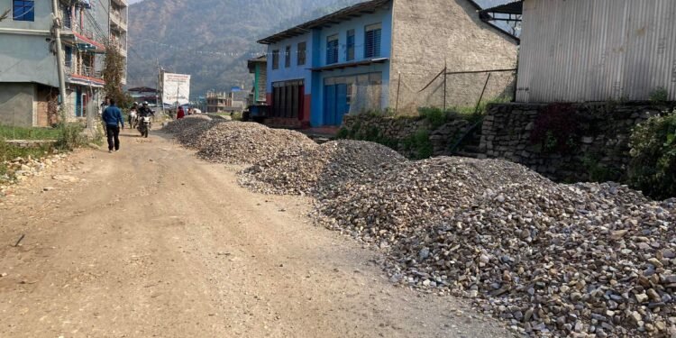 हटिया–ताराखोला सडकः म्याद सकियो, सकिएन कालोपत्रे