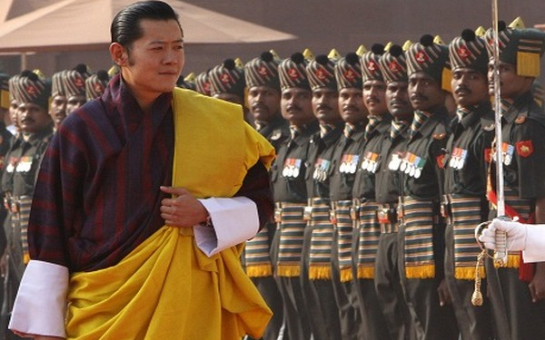 भुटानका राजा वाङ्चुकले भारतको भ्रमण गर्दै