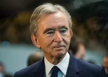 विश्वको सबैभन्दा धनी अर्नाल्ट अवकाशको तयारीमा