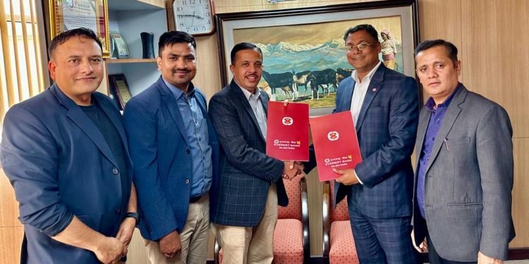 लक्ष्मी कमर्शियल भेहिकलस् र एभरेष्ट बैंक बिच एसएमएल इसुजुका गाडीहरु फाइनान्स गर्ने सम्बन्धी सम्झौता