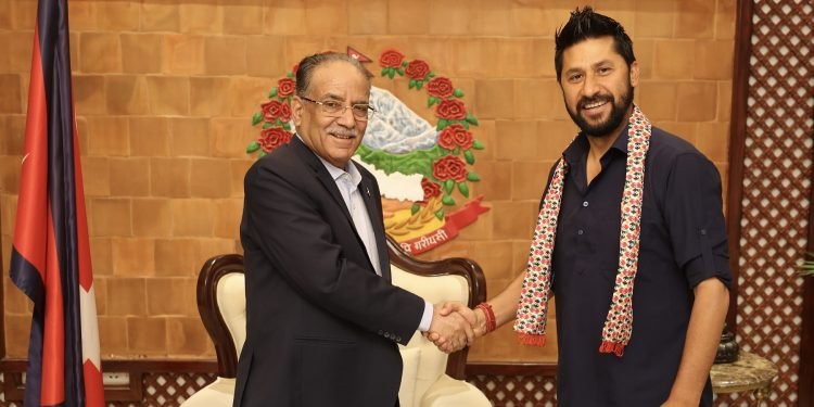 प्रधानमन्त्री प्रचण्डसँग रास्वपा सभापति लामिछानेको भेटवार्ता