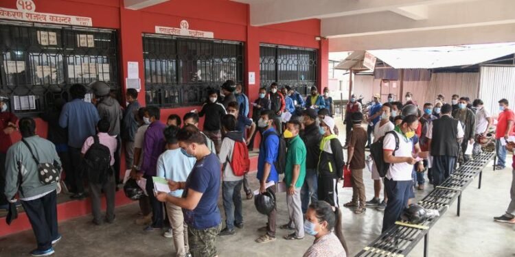 चौतर्फी बिचौलियाको घेराबन्दीमा जनताको बढी भीड लाग्ने कार्यालय