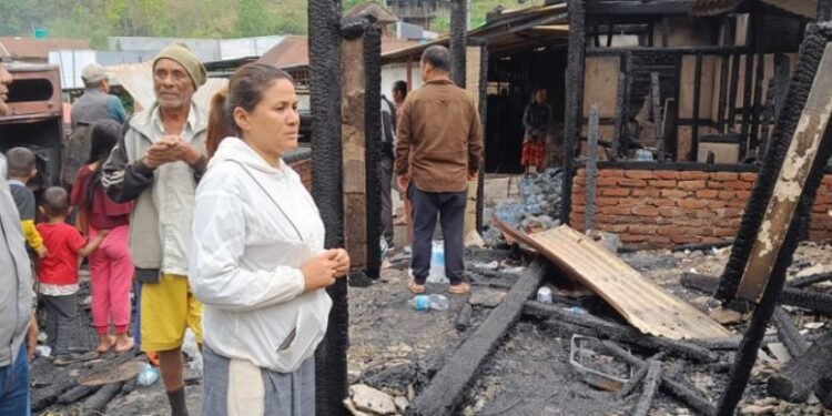 आगलागीबाट सिन्धुलीको चियाबारीमा पाँच घर जले