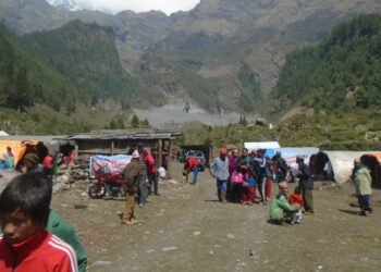 मुस्ताङको बोक्सी खोलामा रगत पिउनेको भीड