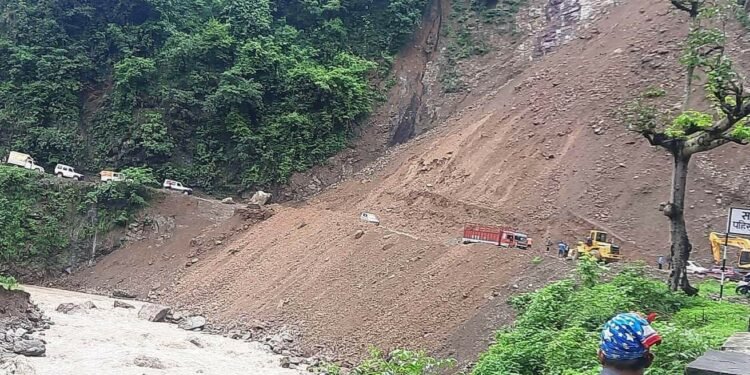 आज देखी बुटवल–पाल्पा सडक दैनिक ९ घन्टासम्म बन्द रहने