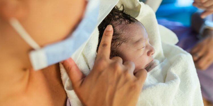 कोभिड–१९ संक्रमित आमावाट जन्मेका दुई बच्चाको मस्तिष्कमा क्षतिः अध्ययन